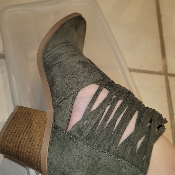 Army green cut-out boots - Picture 11 of 13